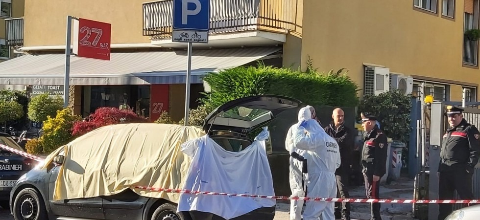 Trovata morta in auto, a dare l'allarme il ragazzo che era con lei: forse a ucciderla un'overdose